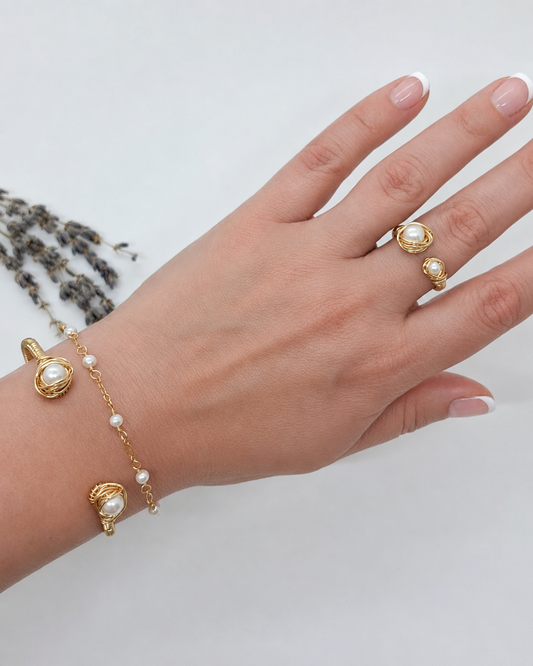 Daffodil: Pearl Bracelet