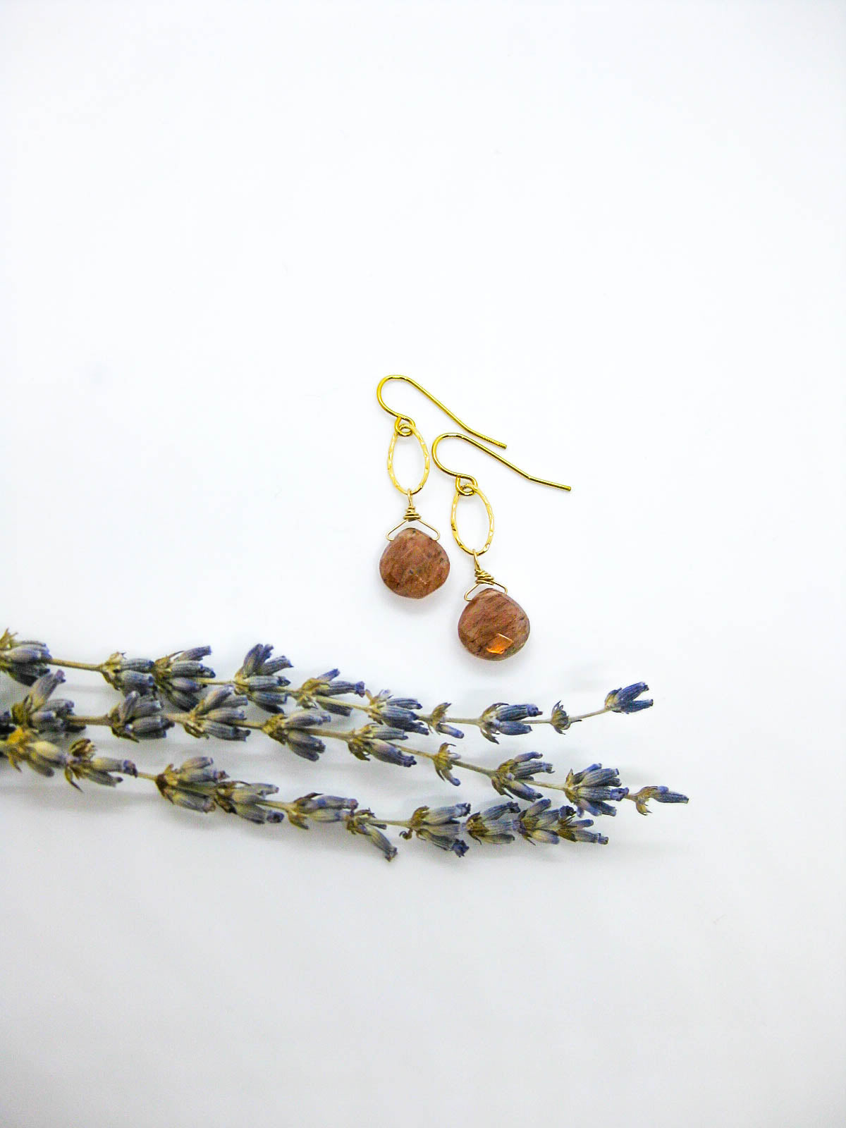 Chrysanthe: Sunstone Earrings - e533