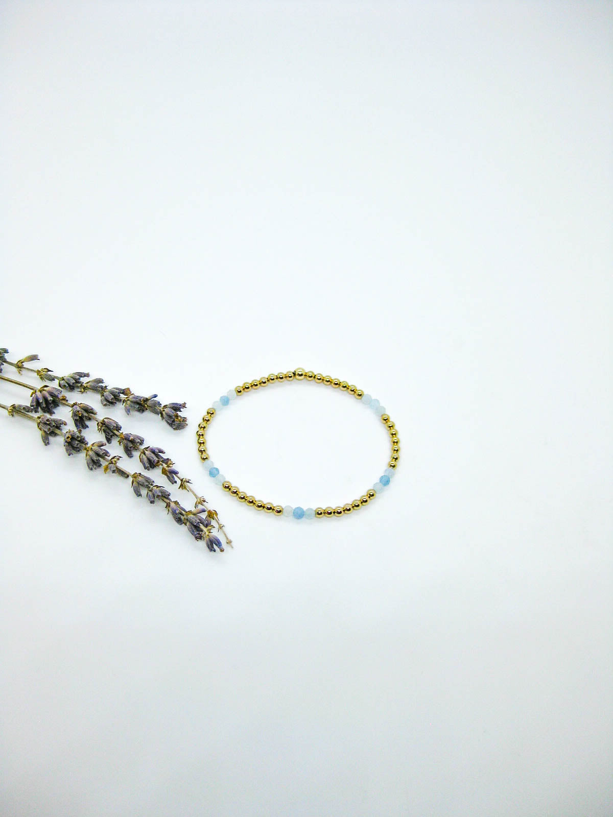 Juniper: Aquamarine Stretch Bracelet - b398