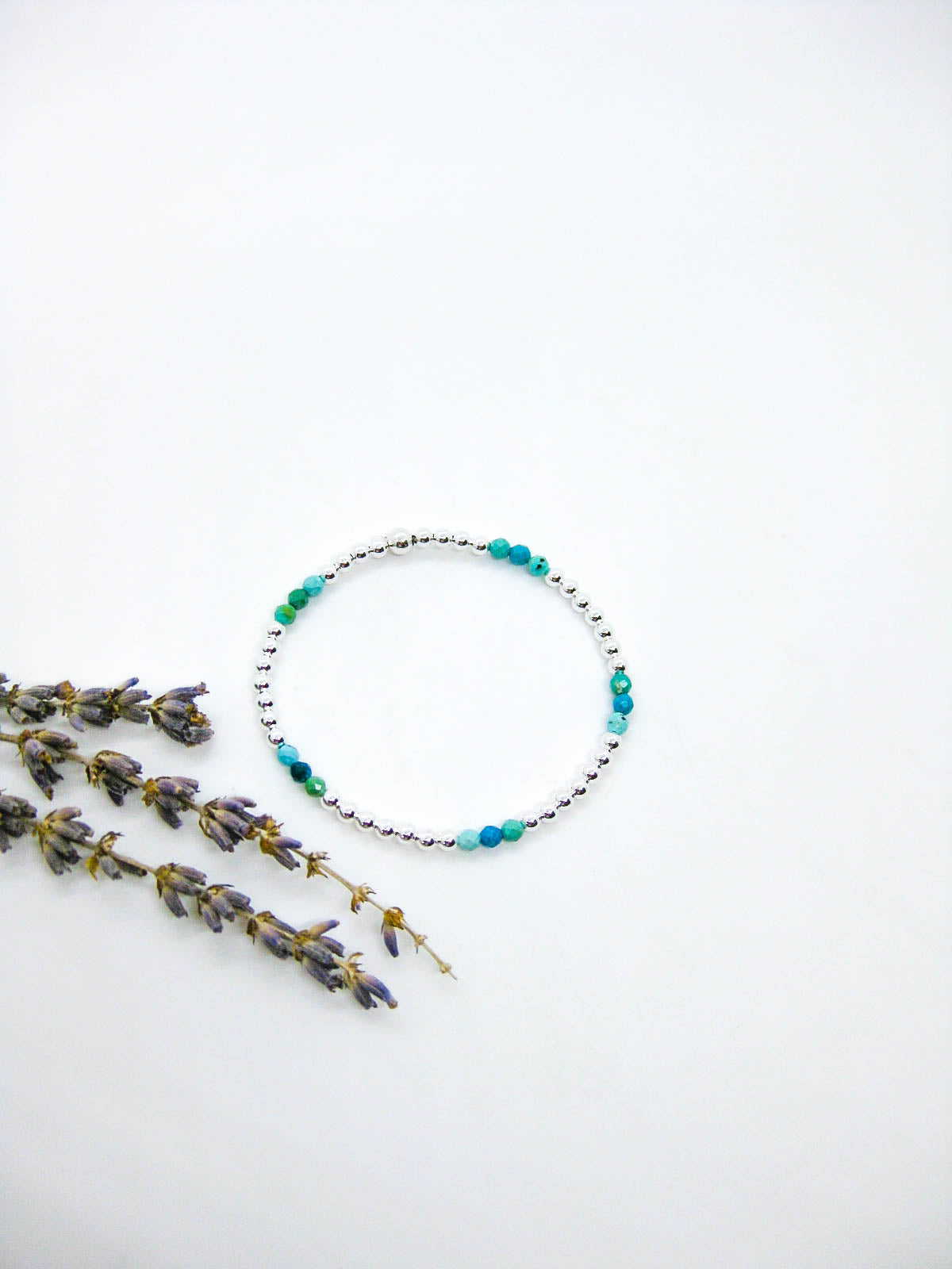 Juniper: Bright Turquoise Stretch Bracelet - b413