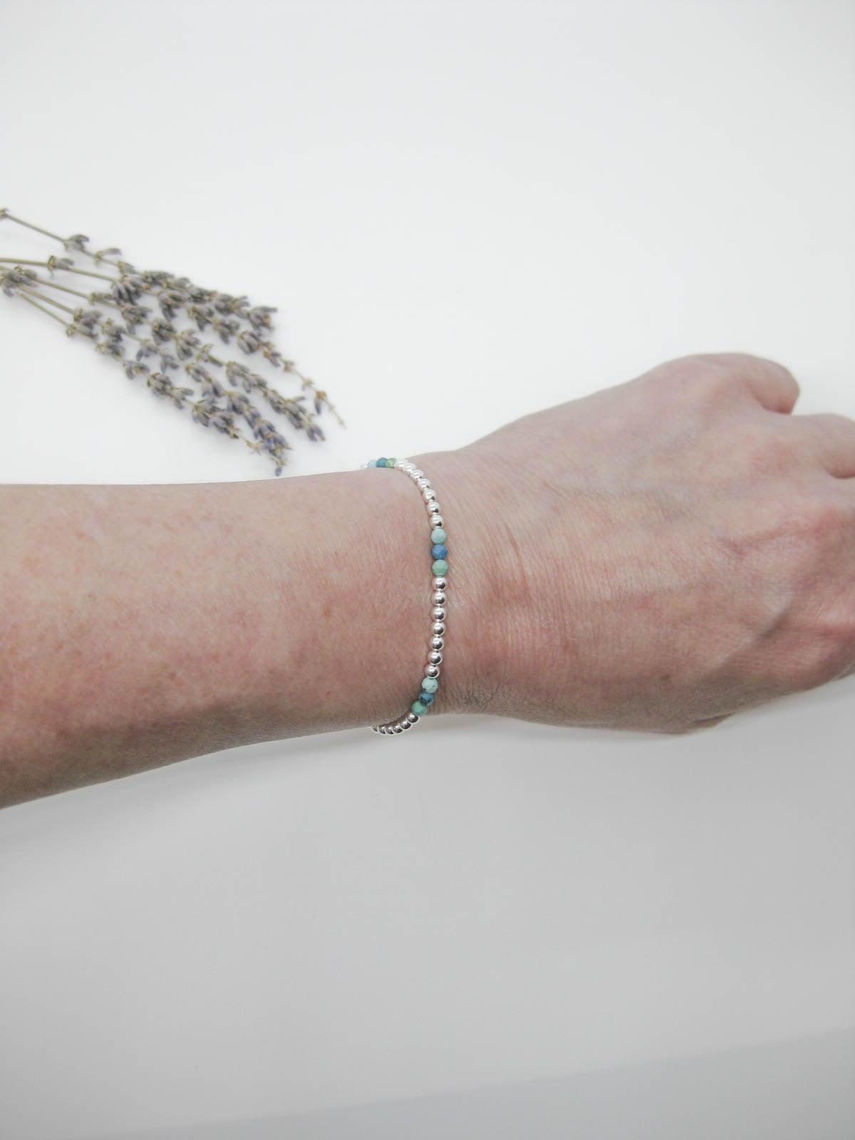 Juniper: Bright Turquoise Stretch Bracelet - b413