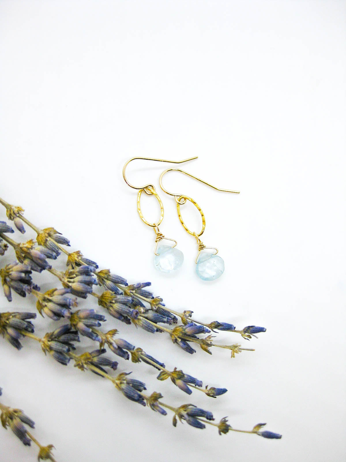 Chrysanthe: Aquamarine Earrings - e589