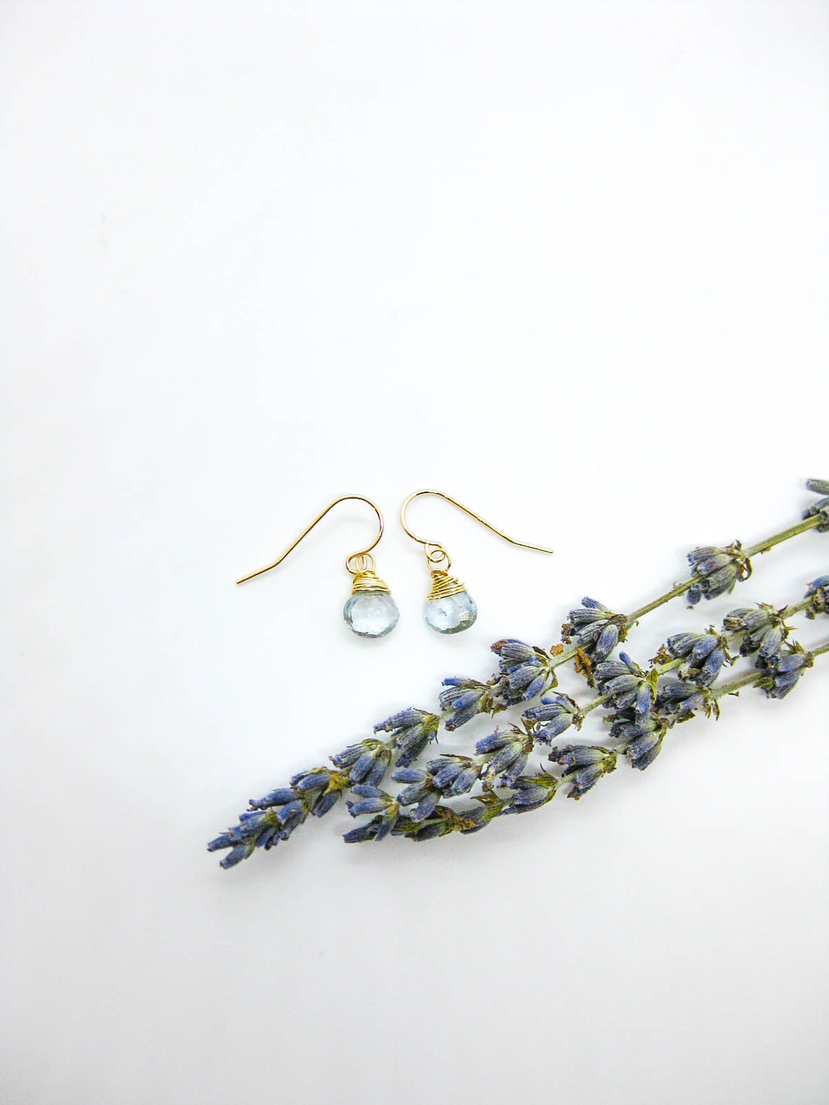 Chamomile: Aquamarine Earrings - e619