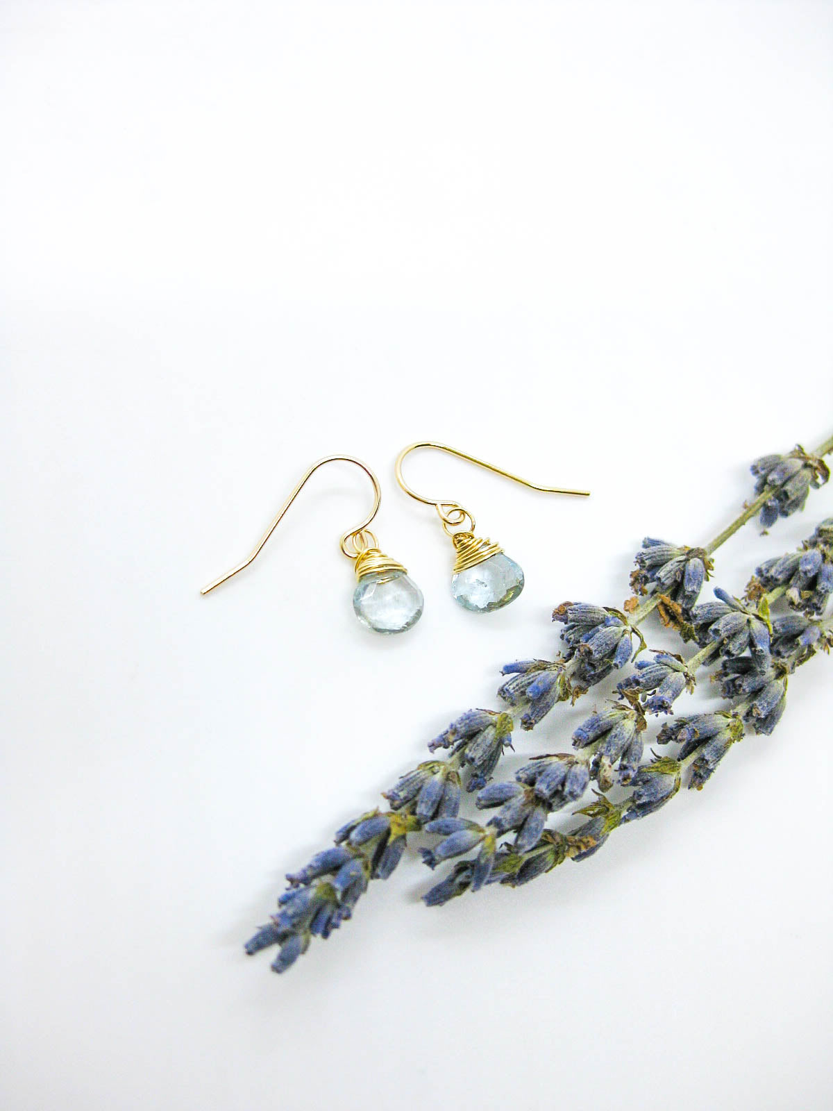 Chamomile: Aquamarine Earrings - e619