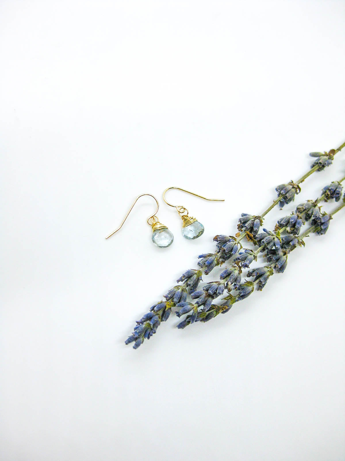 Chamomile: Aquamarine Earrings - e619