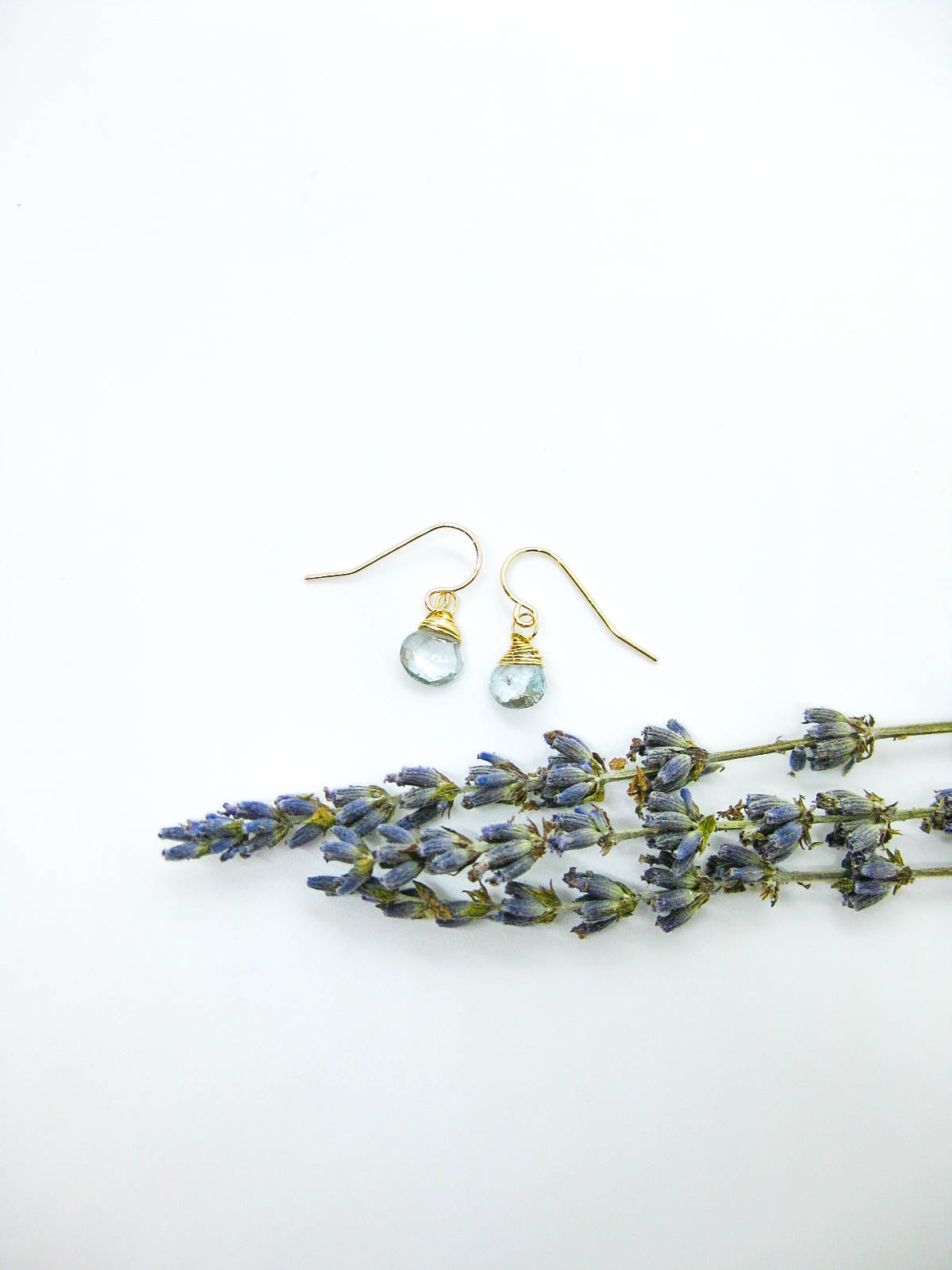 Chamomile: Aquamarine Earrings - e619
