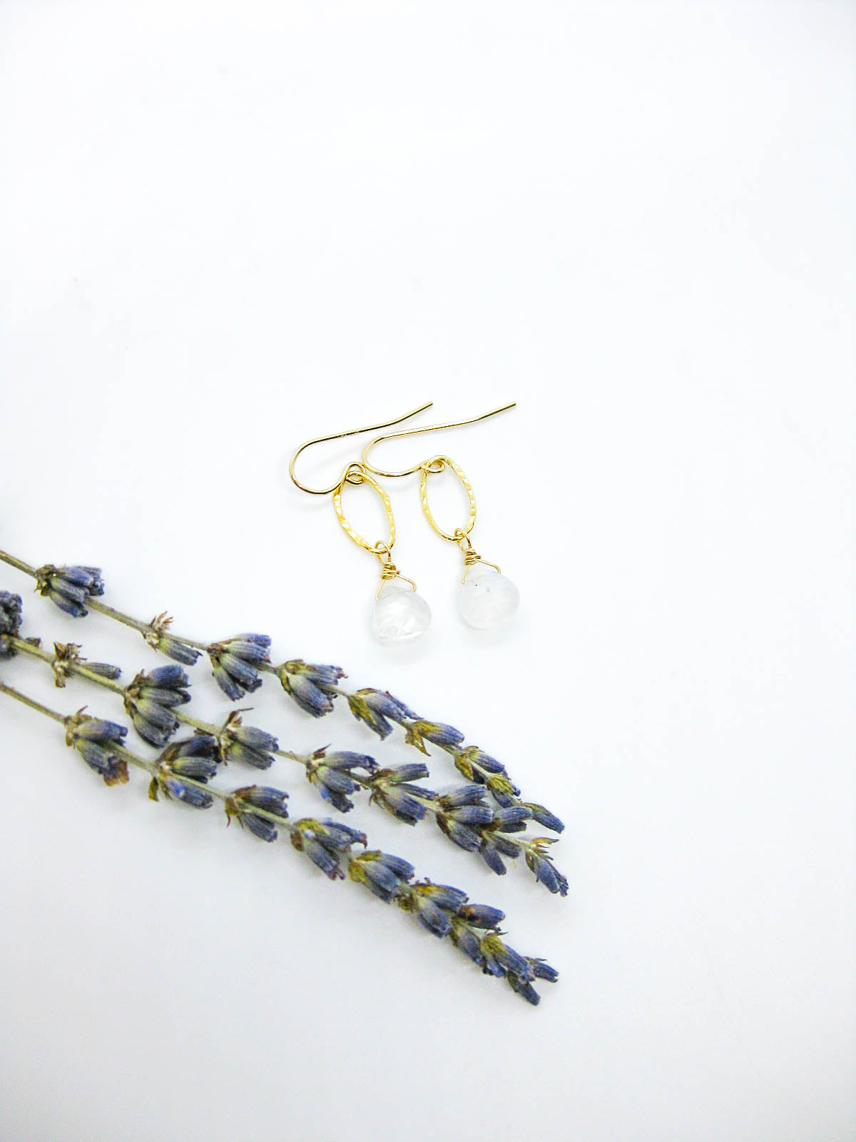 Chrysanthe: Moonstone Earrings - e671