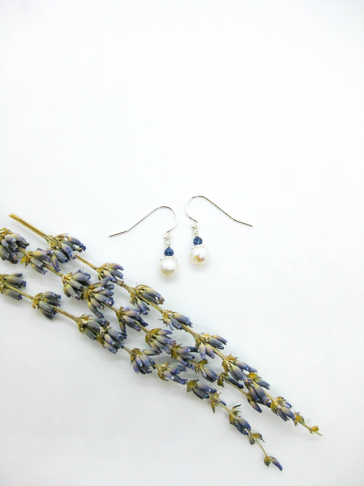 Heather: Sapphire Pearl Earrings - e701