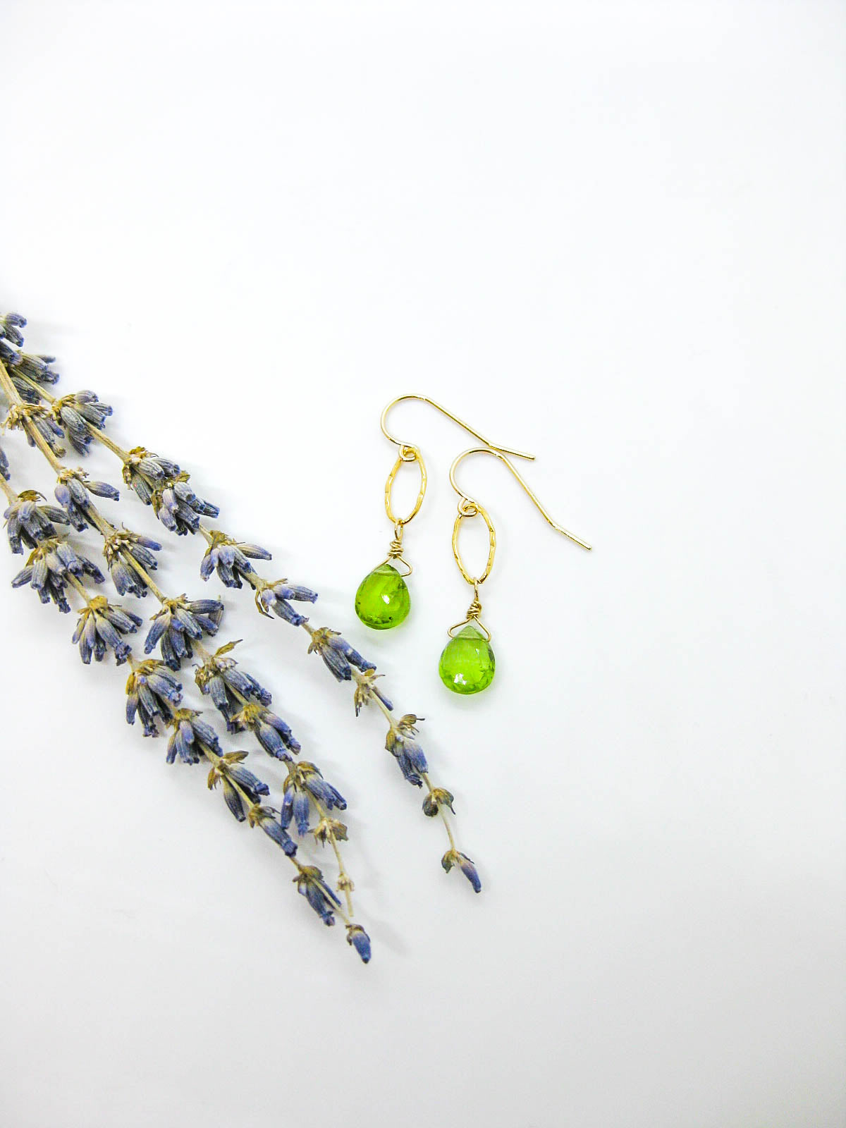 Chrysanthe: Peridot Earrings - e707