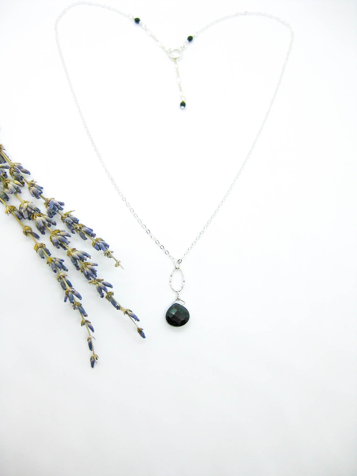 Chrysanthe: Onyx Necklace - n597