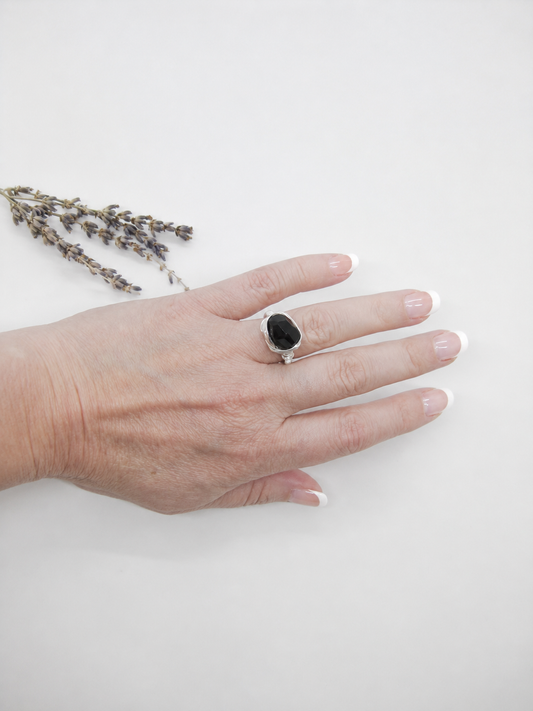 Calla: Onyx Ring