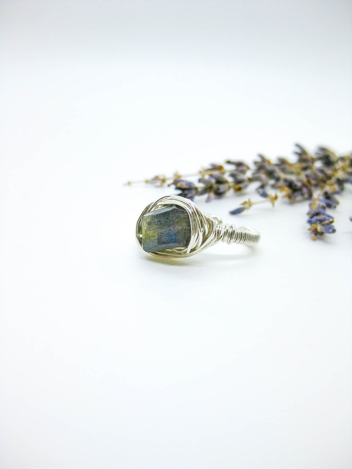 Calla : Labradorite Ring - r93