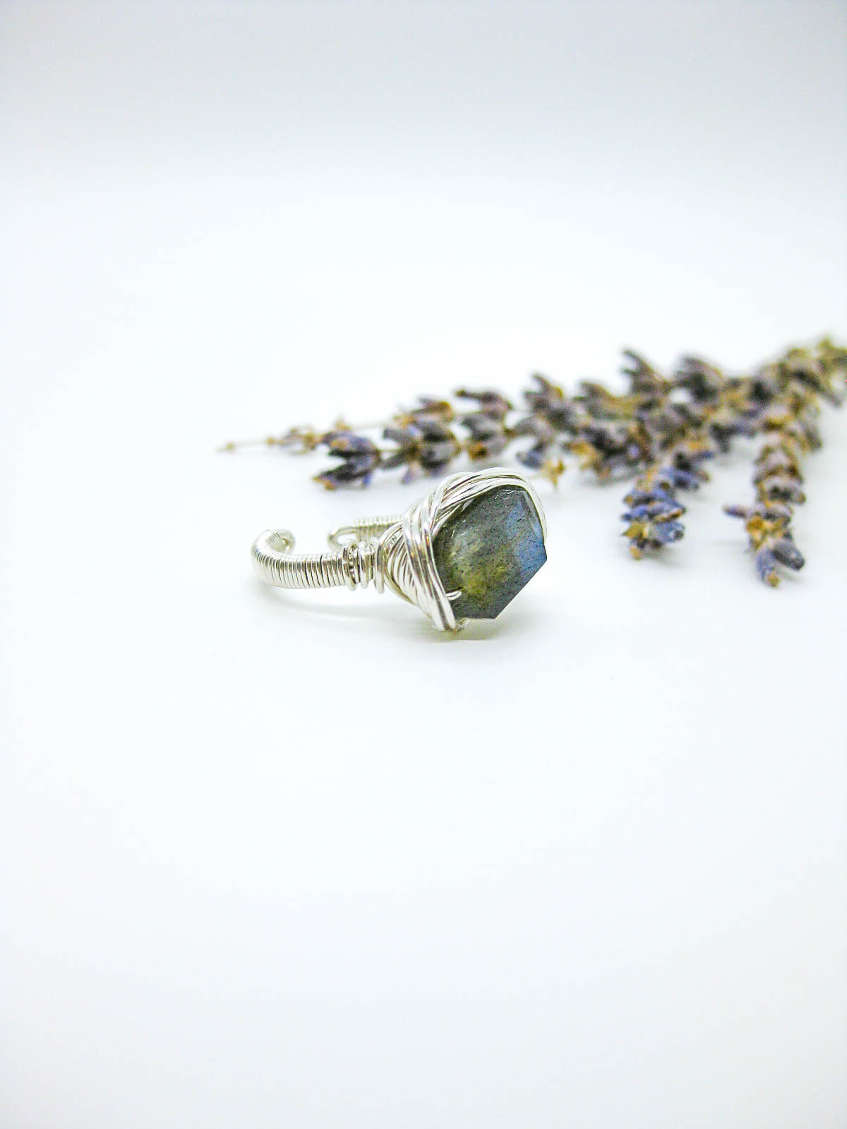 Calla : Labradorite Ring - r93