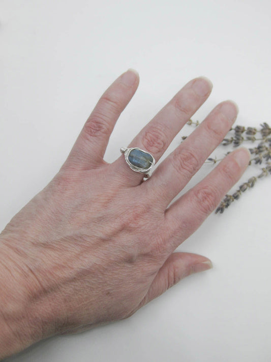 Calla : Labradorite Ring - r93