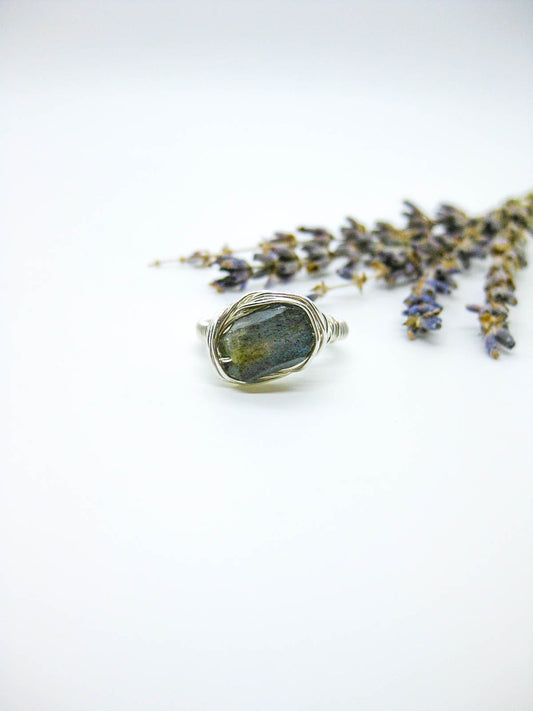 Calla : Labradorite Ring - r93