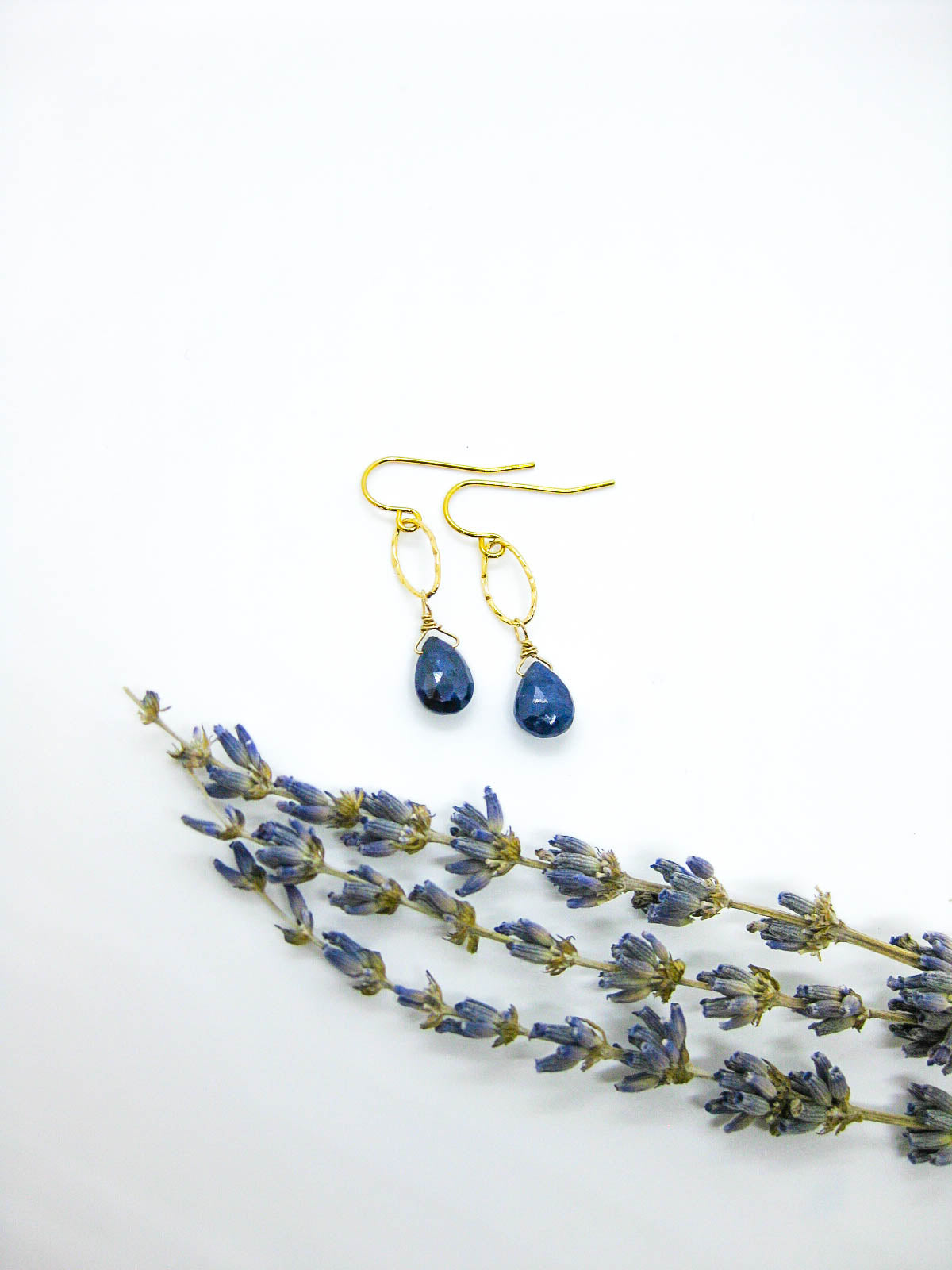 Chrysanthe: Sapphire Earrings - e635