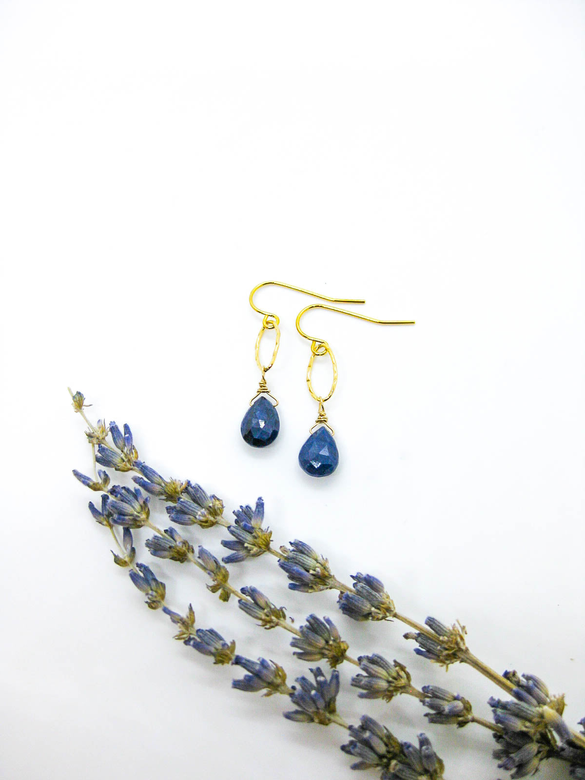 Chrysanthe: Sapphire Earrings - e635
