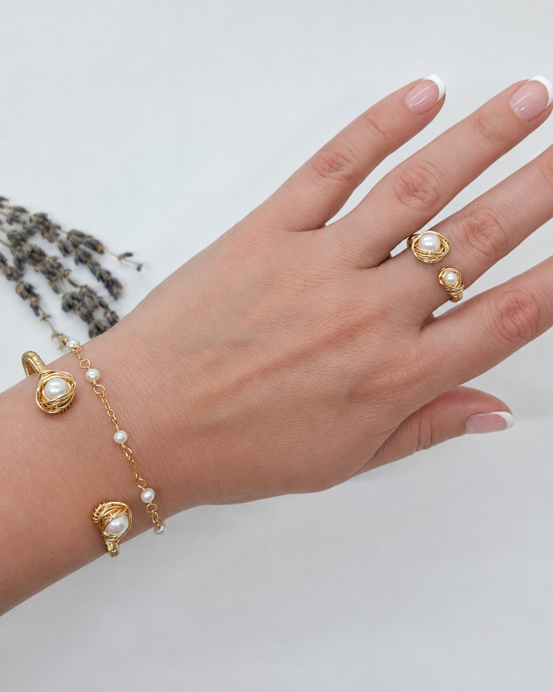 Daffodil: Pearl Bracelet