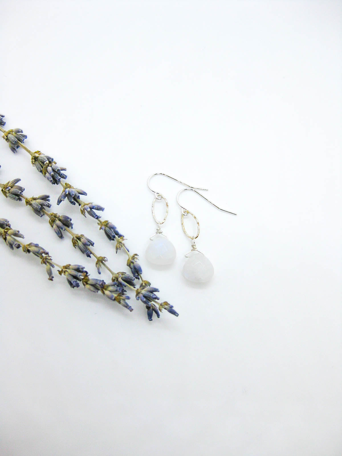 Chrysanthe: Moonstone Earrings - e671