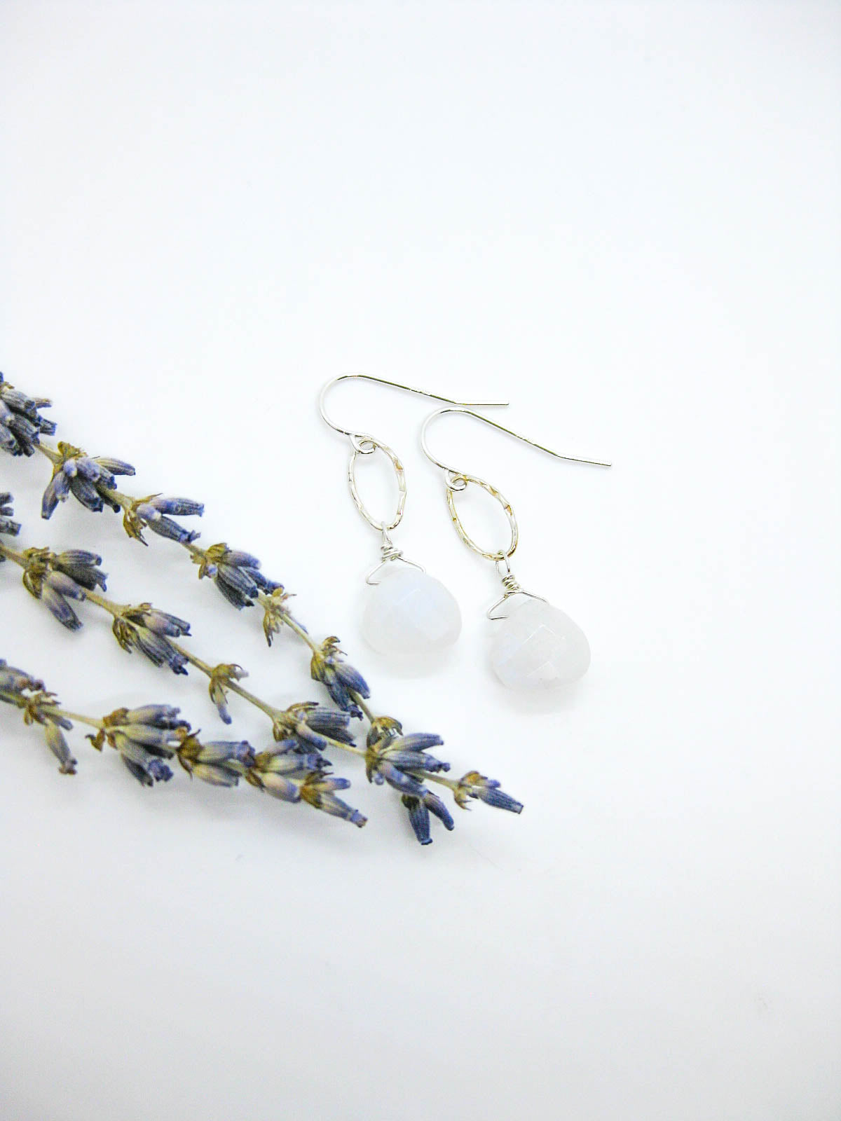 Chrysanthe: Moonstone Earrings - e671