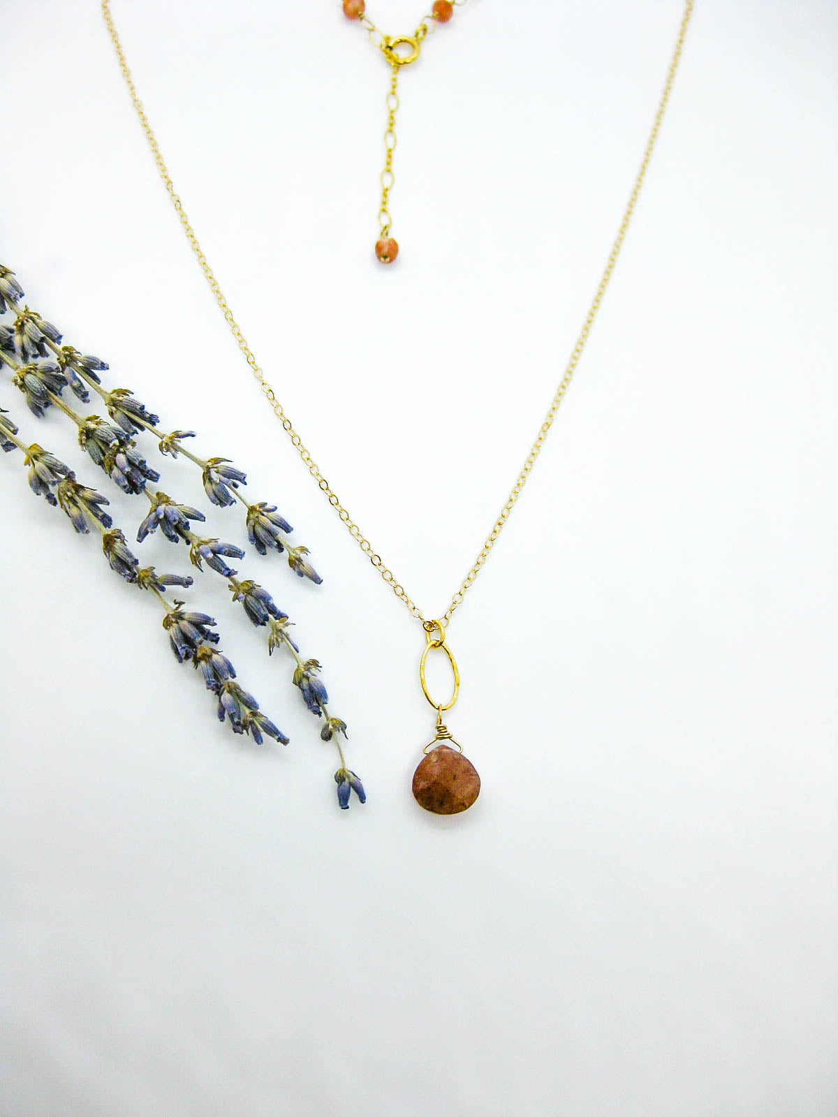 Chrysanthe: Sunstone Necklace - n406