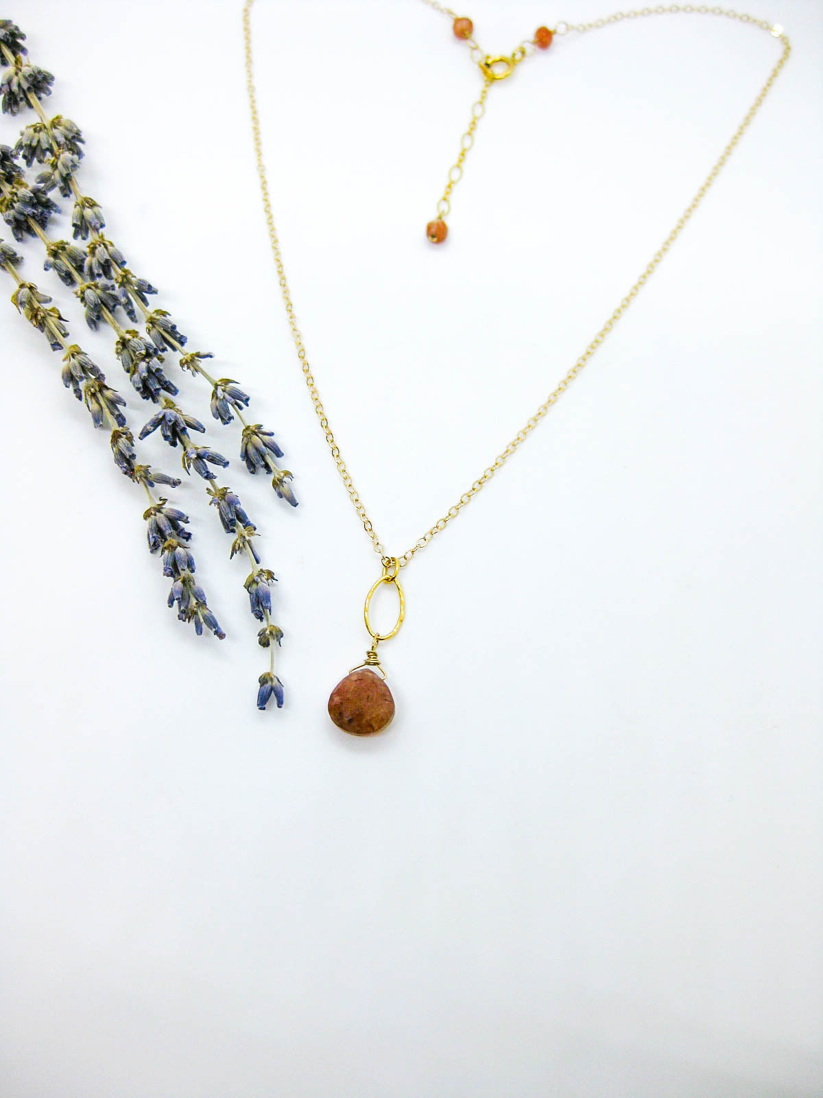 Chrysanthe: Sunstone Necklace - n406