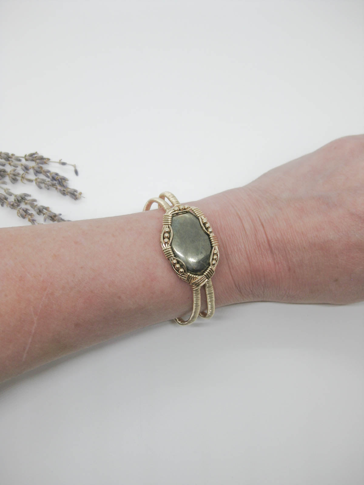 Rose: Pyrite Cuff Bracelet Gold - OAK
