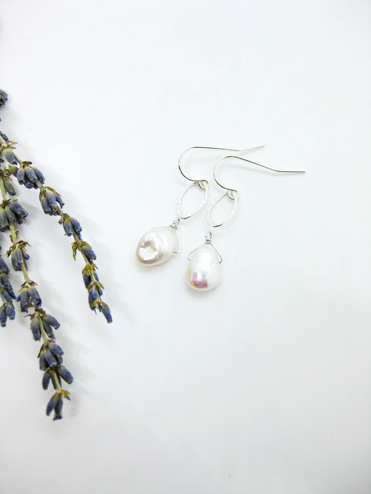Chrysanthe Earrings