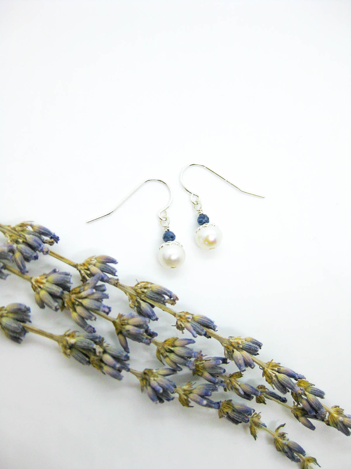 Heather: Sapphire Pearl Earrings - e701