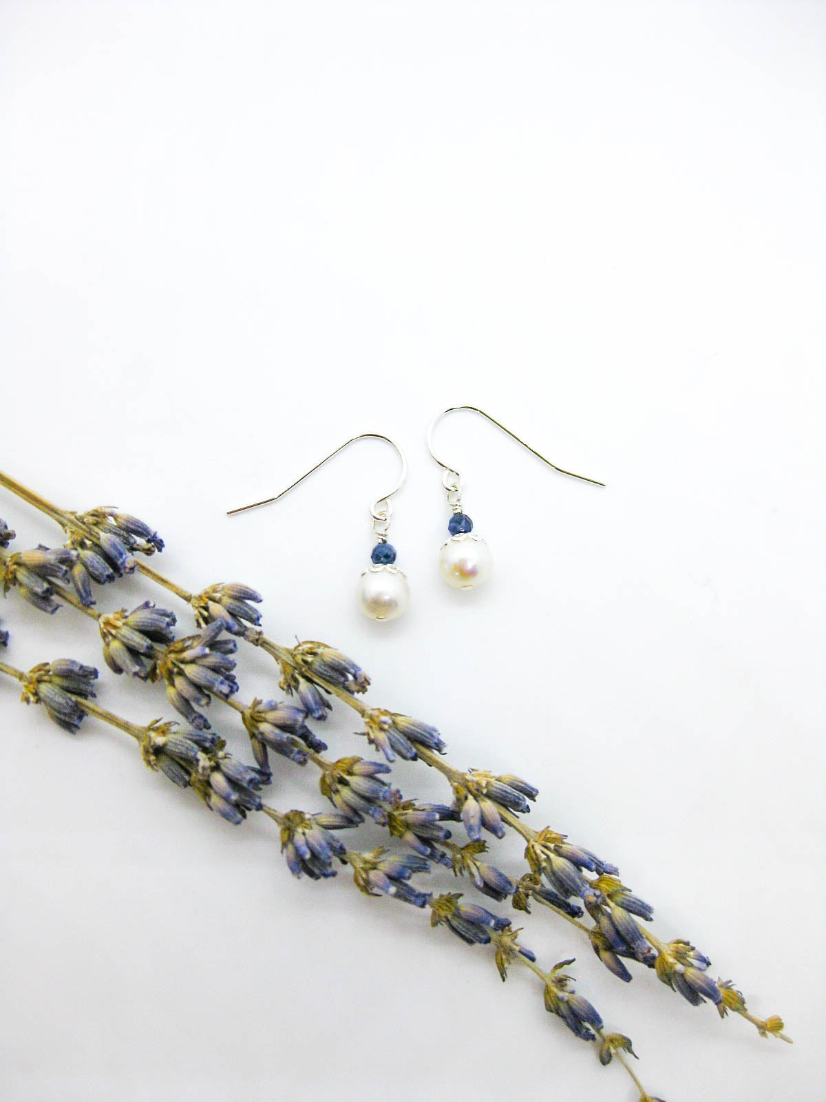 Heather: Sapphire Pearl Earrings - e701