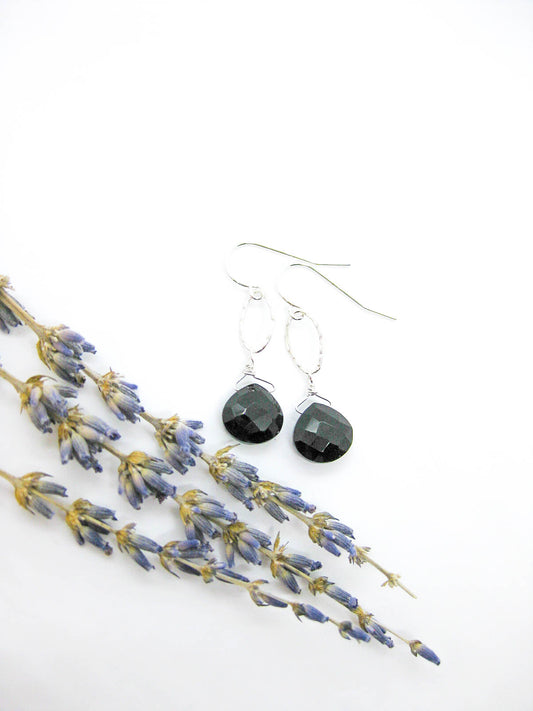 Chrysanthe: Onyx Earrings - e710