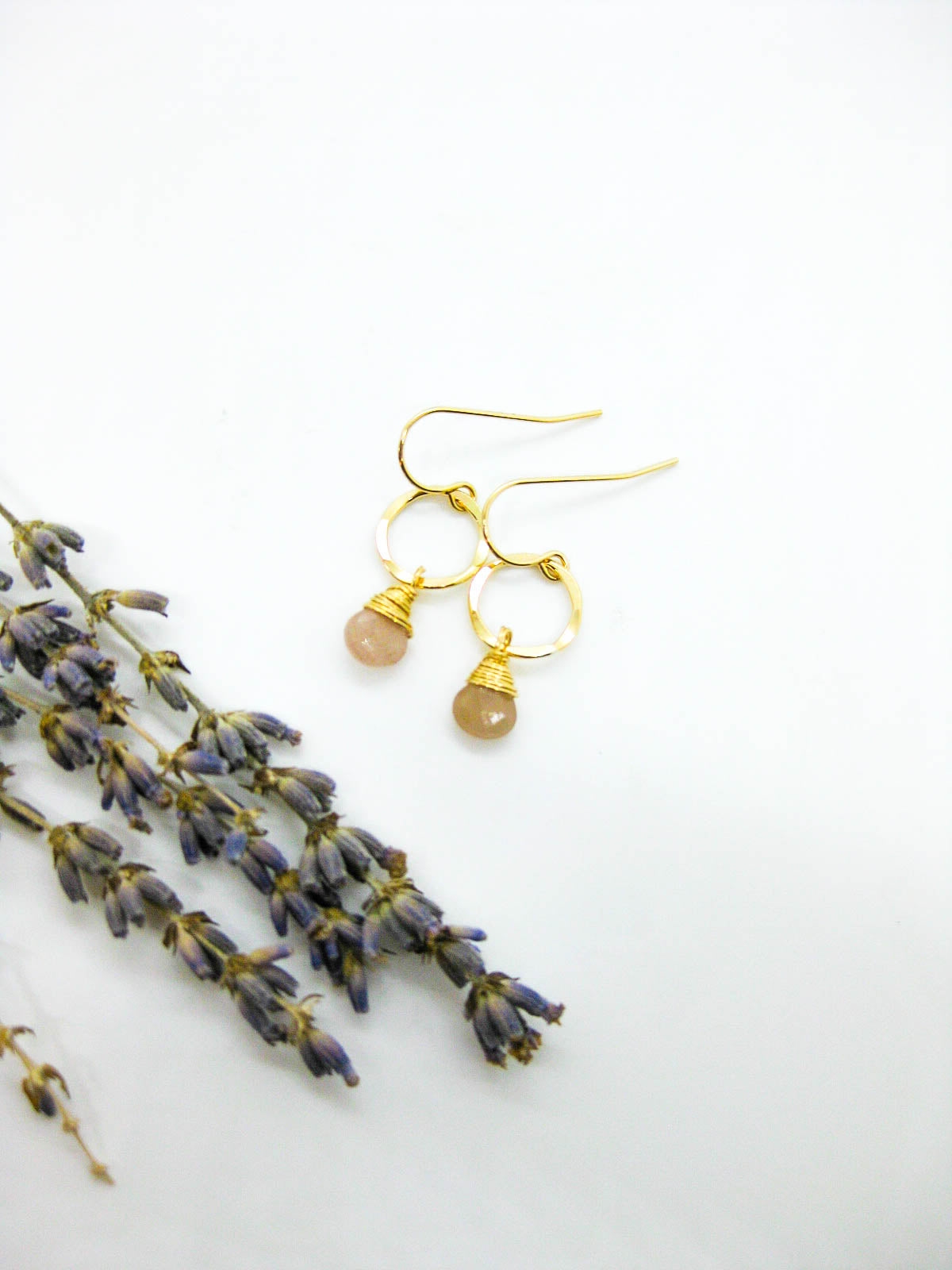 Daisy: Peach Moonstone Earrings - e727
