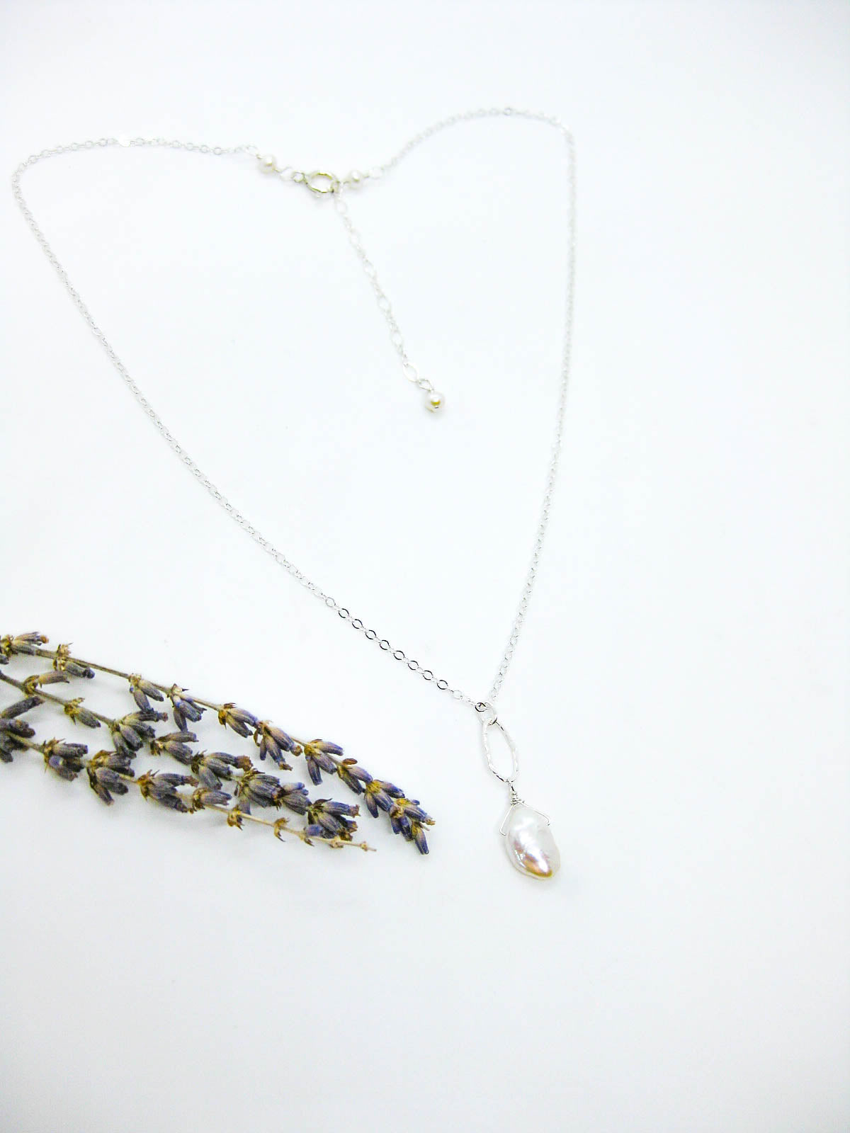Chrysanthe: Pearl Necklace