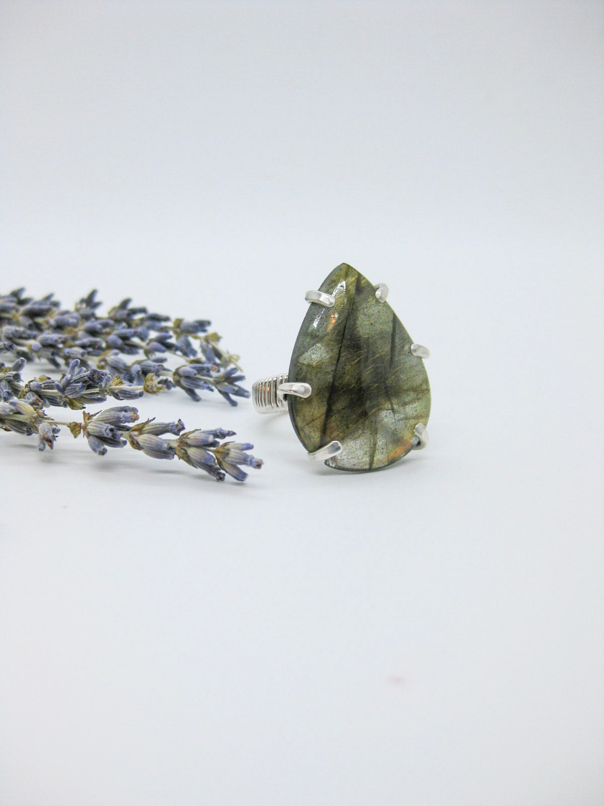 Essence: Labradorite Ring - R10oak