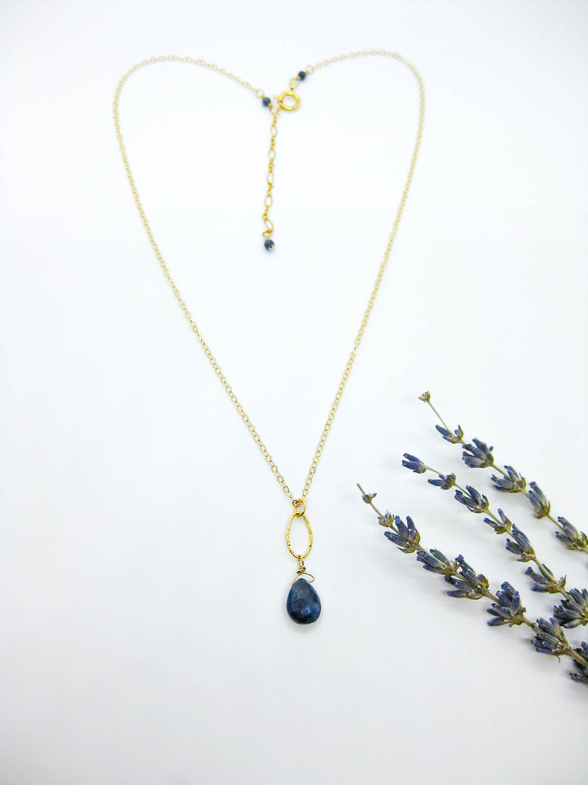 Chrysanthe: Sapphire Necklace - n531